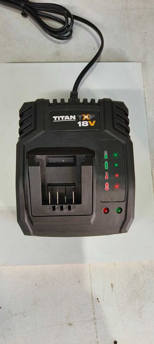 Titan TXP 18V uchwyt na ładowarkę TTB804CHR
