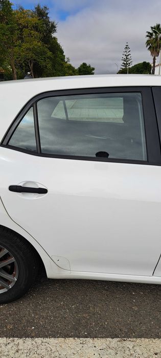 Toyota Auris 2011 1.4D — photo 4