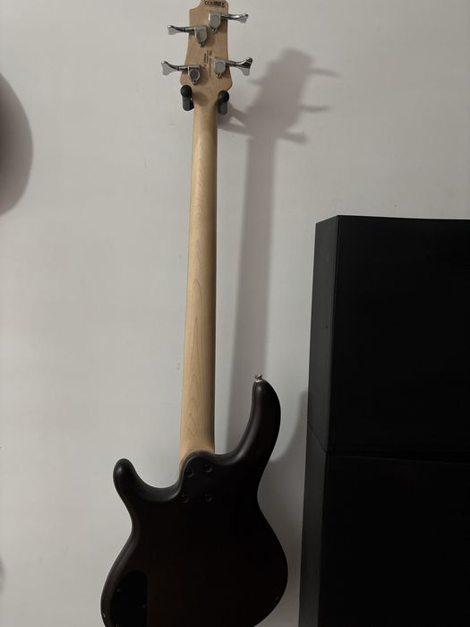 Gitara basowa cort czarna