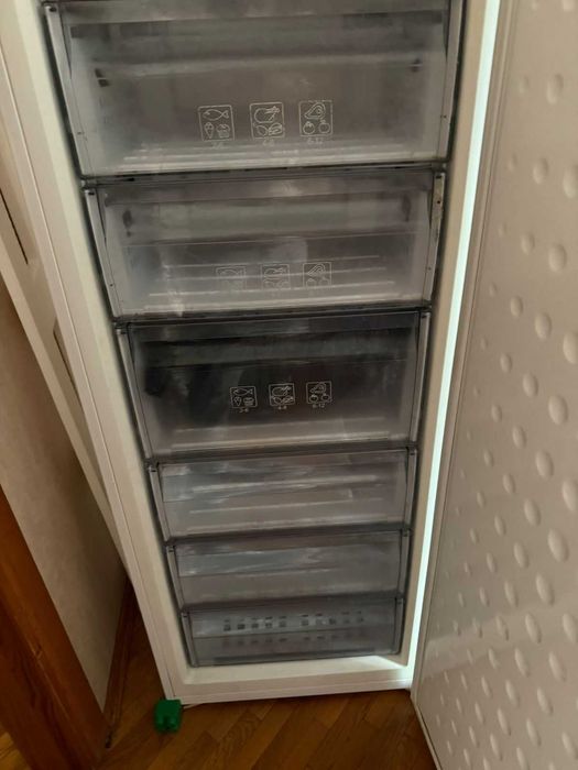 Продам морозилку Beko FS225300