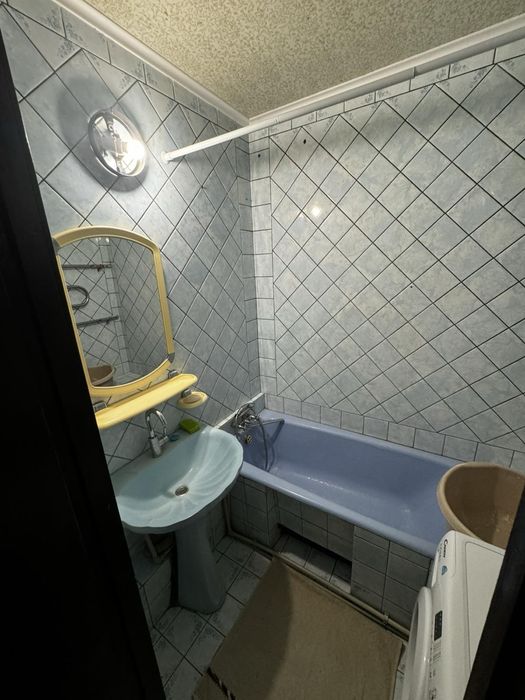 Продам квартиру возле метро героев труда - Більше