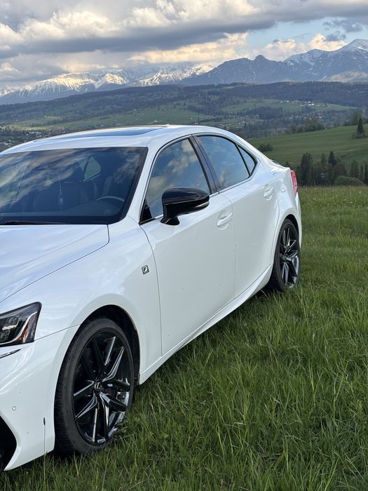 Lexus is 350f sport 4x4