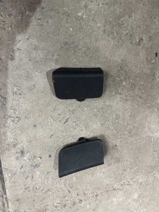 Пластик та стоп кришки багажника Renault Megan 3