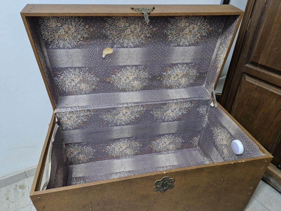 Arca/ baú em madeira