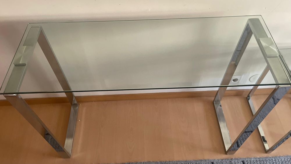Consola em vidro e aço