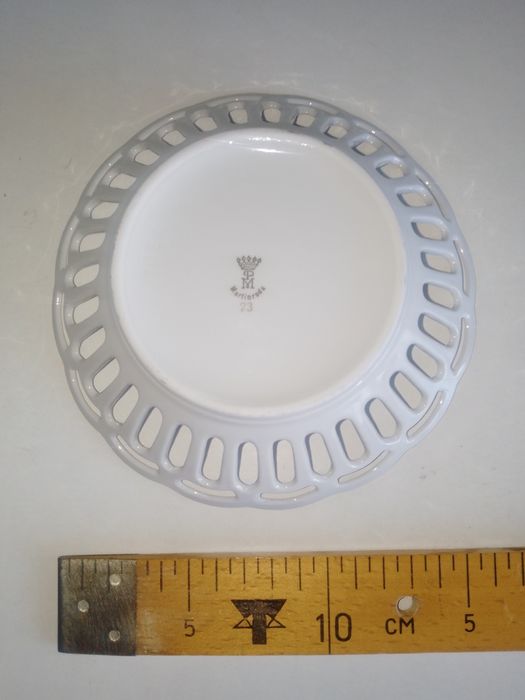 Продаються художні вироби зі скла та фарфору виробництва ГДР та СРСР.