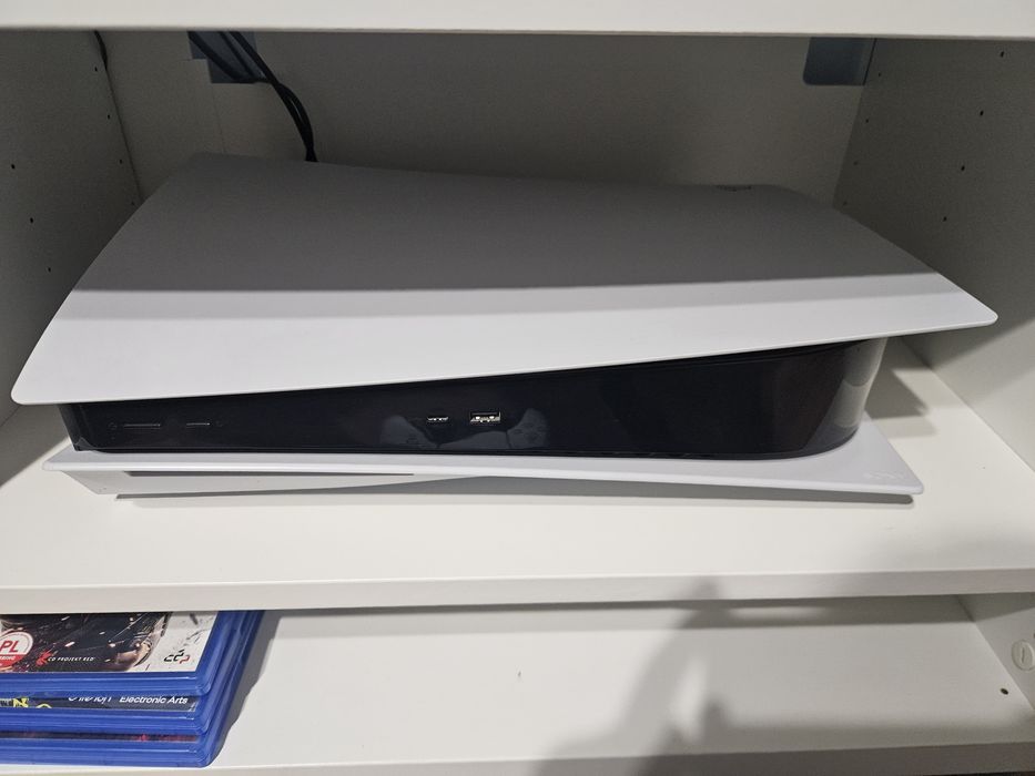 Konsola PlayStation PS5 z napędem, biały pad,, igła