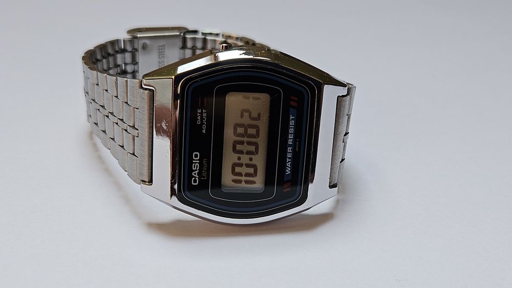 Casio b 613w lcd vintage