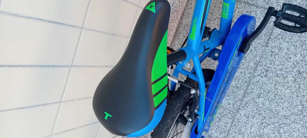 Bicicleta de criança como nova