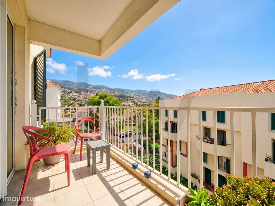 Apartamento T3 no Edifício Praça Das Madalenas!