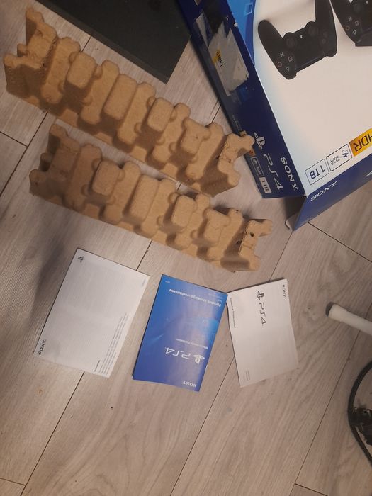 Konsola Sony Play Station 4 box 2 pady Wiedźmin dysk 1T