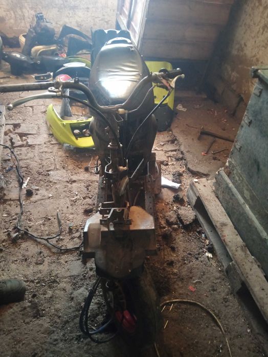 Продам скутер Сузукі сепія 2т по запчястинам