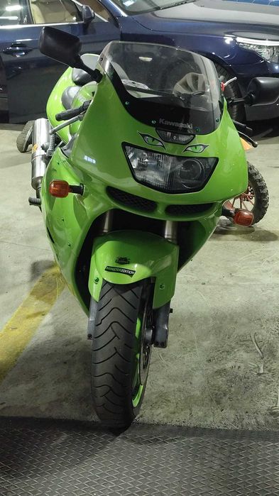 Moto Kawasaki Ninja 900