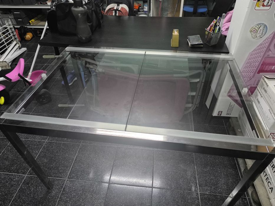 Mesa em vidro extensivel