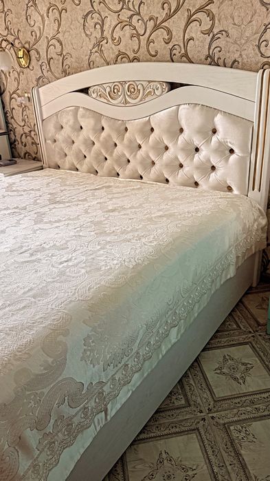 Продаётся двуспальная кровать из бука 160×200 с подъёмным механизмом