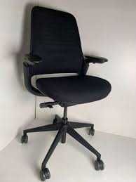 Sprzedam ergonomiczne krzesło biurowe Steelcase Seria 1