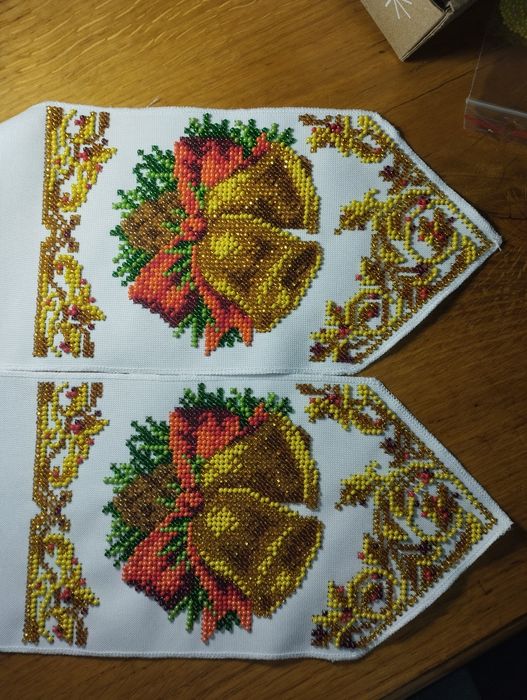 Вишитий бісером бантик