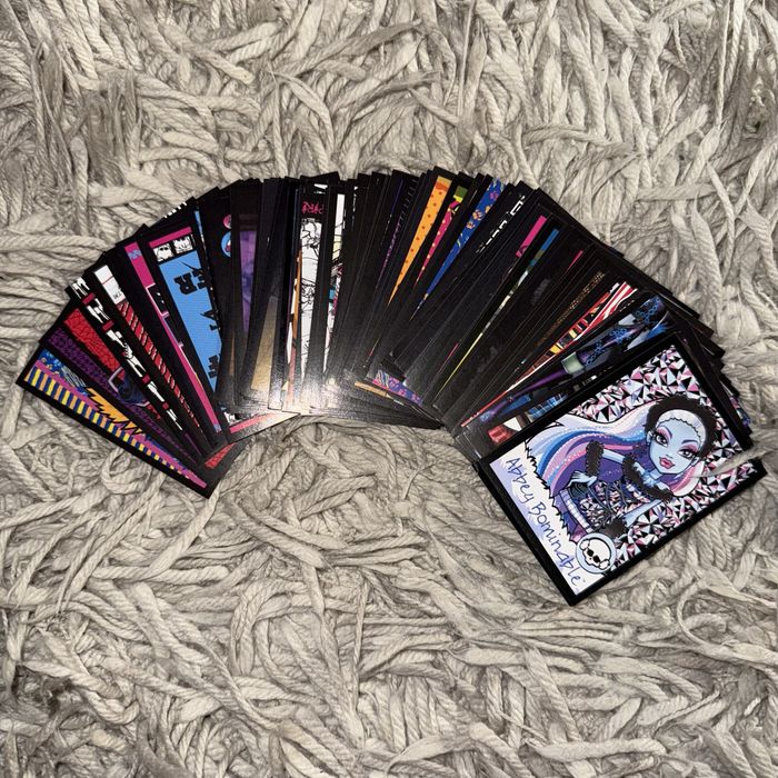 131 різних наліпок monster high 2013