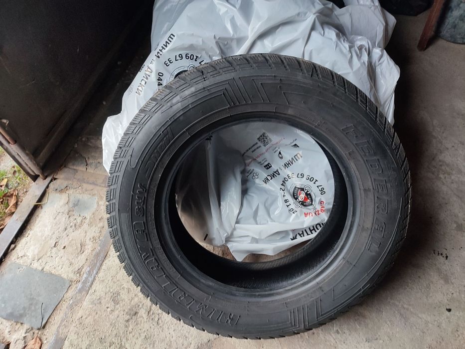 Зимова гума 225 65 17  комплект 4 шт