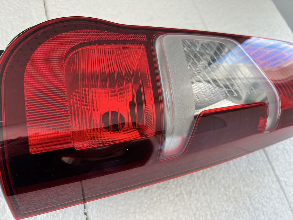 Farolim direito PEUGEOT CITROEN (Ref. 9820554880)