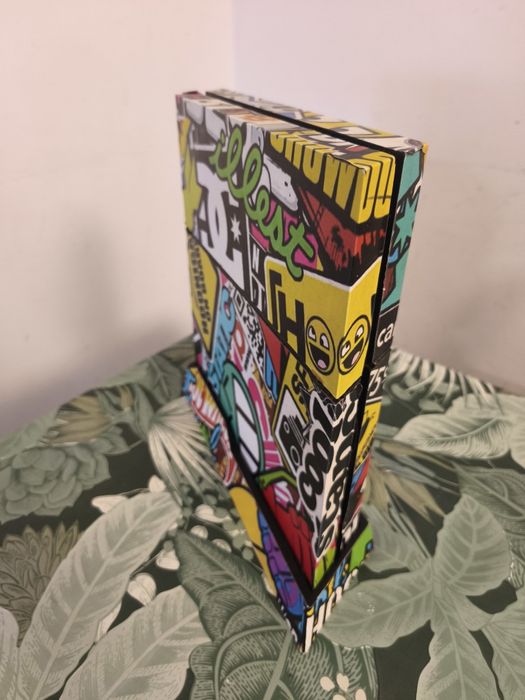 PS4 1T com comando e jogos