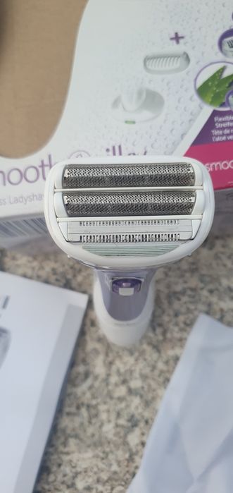 Vendo depiladora para senhora da marca REMINGTON.