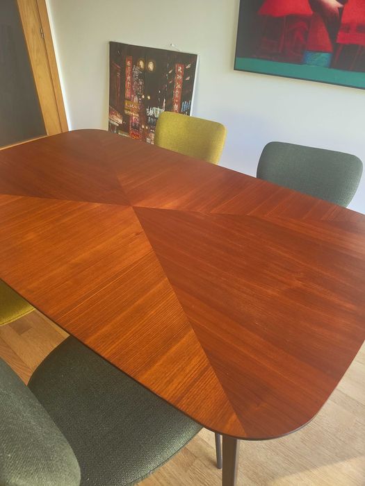 Mesa de jantar + 4 cadeiras
