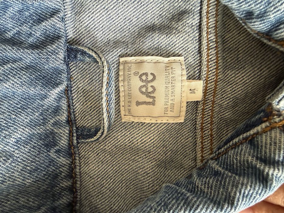 Продам джинсову куртку Lee