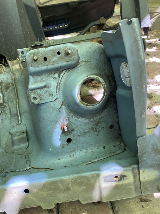 Передний стакан Шевролет Авео в отличном состоянии