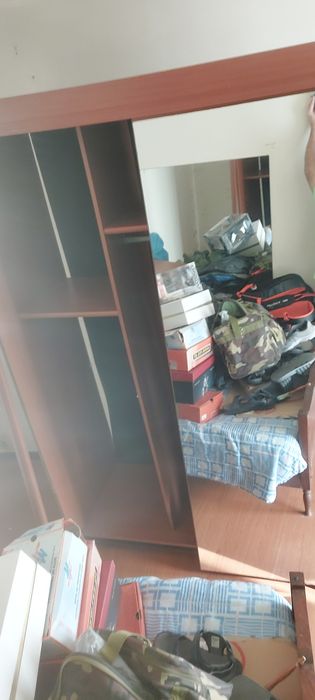 Roupeiro grande portas deslizantes em espelho