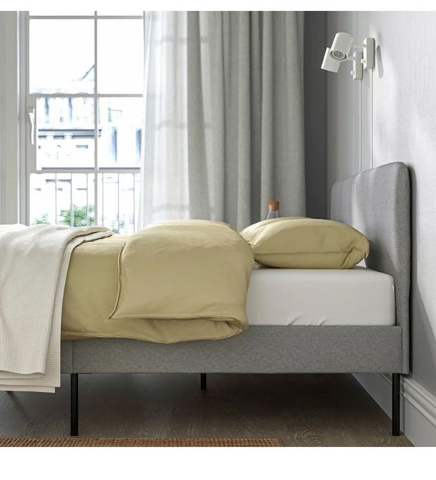 Estrutura de Cama Cinzenta