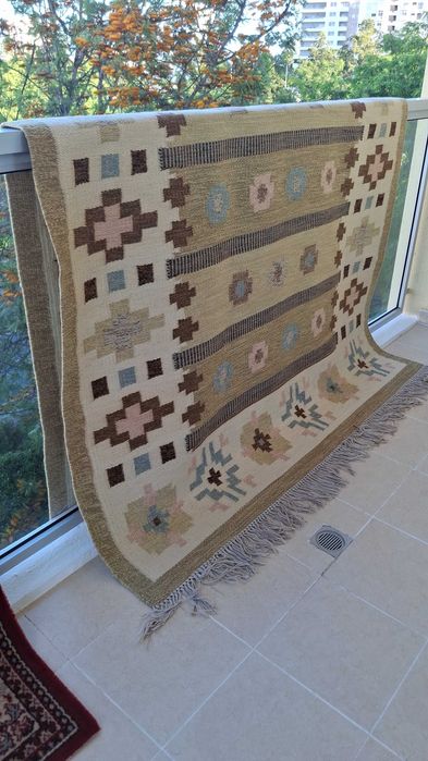 Espectacular Oportunidade,Tapete grande como novo com pouco uso, RÖLLAKAN  de Lä pura feito à mäo,    ( 2,73/1.79cm )