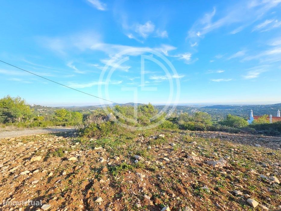 Lote com 322 m2 e deslumbrantes vistas para o oceano em Faro — Santa Bárbara de Nexe, Faro