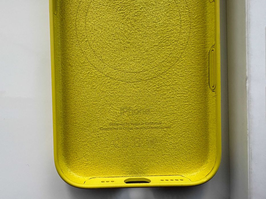 Чехол для Iphone Apple Silicone Case with MagSafe Star Fruit iPhone 16 (MYY73ZM/A)