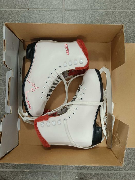 Łyżwy figurowe CCM Winter Club 38