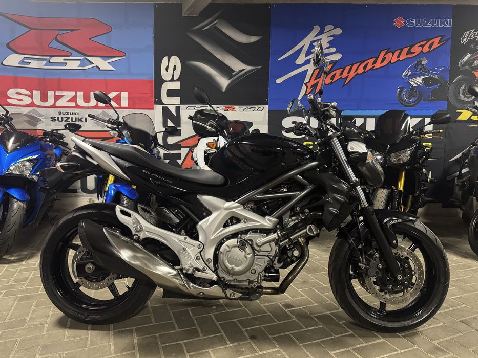 Японский мотоцикл Suzuki Gladius400 ABS