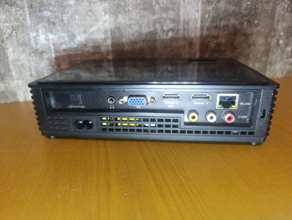 Проектор Luxcine z2000 SD, під відновлення, або запчастини