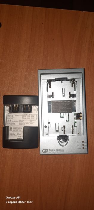 Продам универсальное зарядное устройство