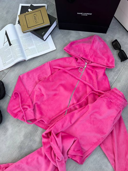 Малиновый велюровый костюм, штаны палаццо, зипкофта с капюшоном