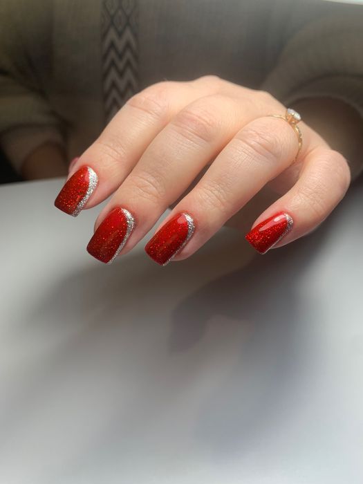 Манікюр педикюр нарощування нігтів на верхні і нижній форми