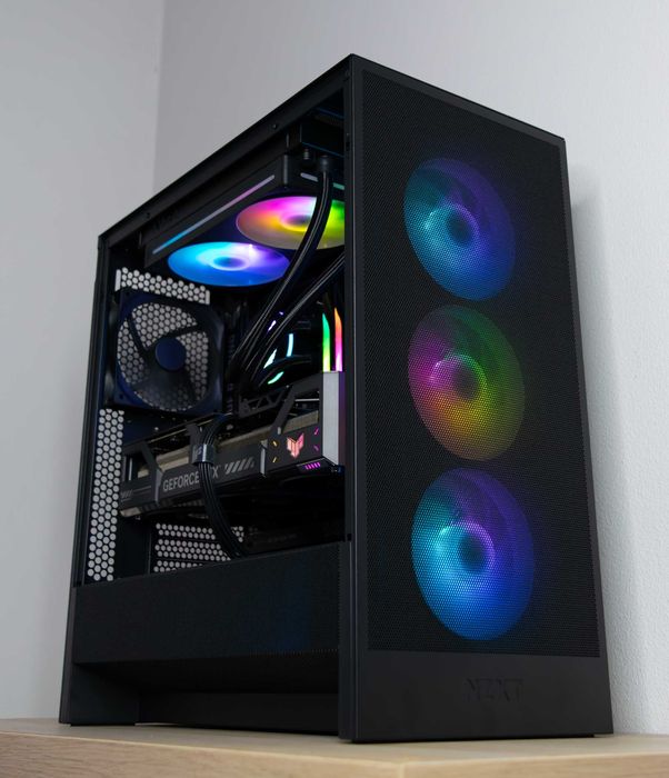 PC Ryzen 7 9700X/RTX 5080/32GB DDR5/2TB