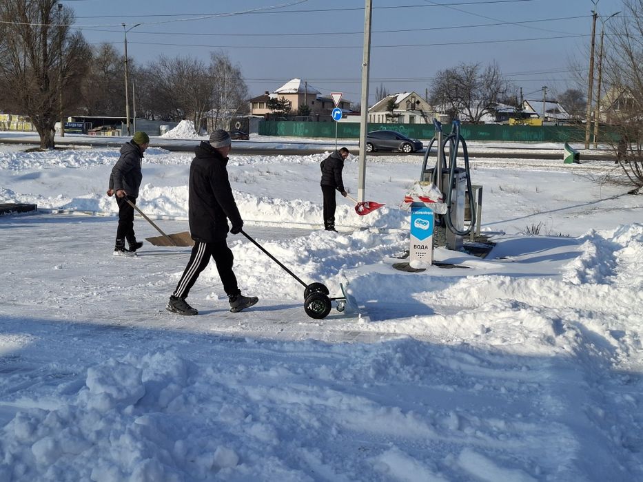 Чистка  - уборка снега с  територии так же криш  СОЛНЕЧНЫХ ПАНЕЛЕЙ