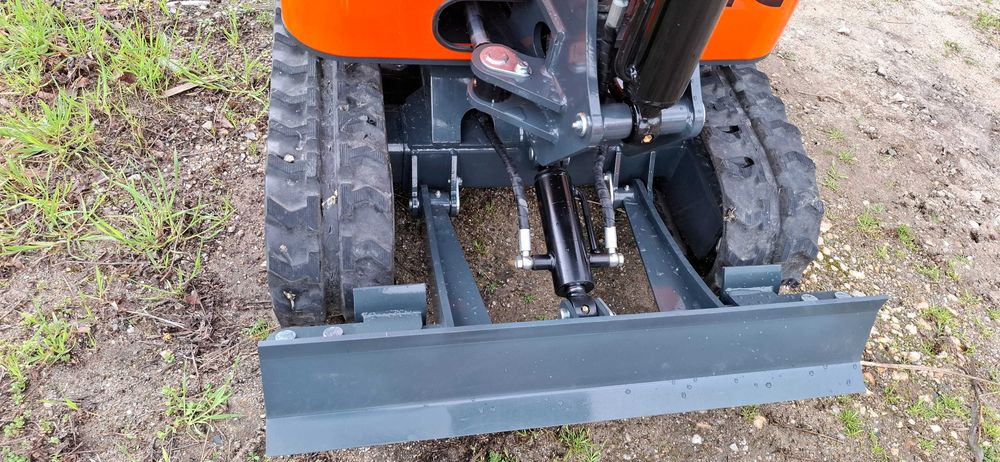 NOWA minikoparka TITAN TL 10 E TITAN Heavy Industries LTD. od RĘKI