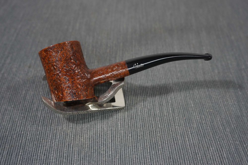 Bonito cachimbo em urze da marca Altadis, nunca usado (França)