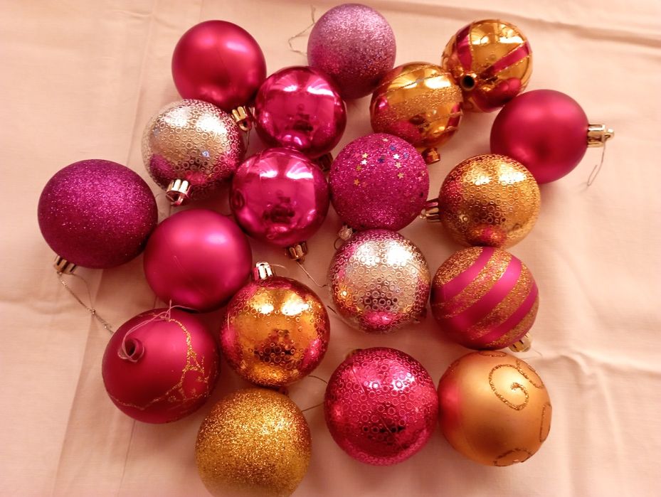 Прикраси новорічні на ялинку