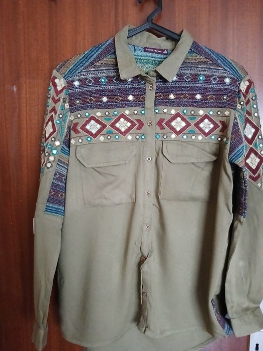 Camisa de senhora tam M marca Bershka