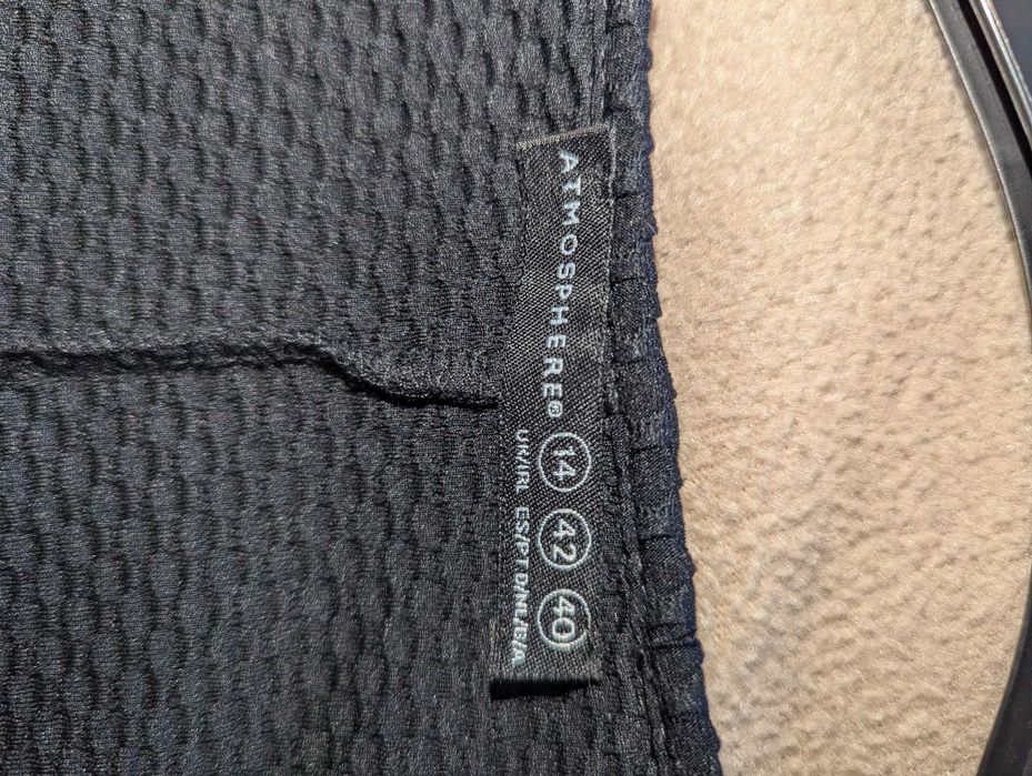 Blusa preta efeito cintura