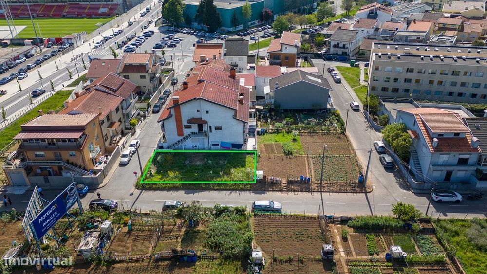 Terreno urbano para construção na Senhora da Hora, com 216m2