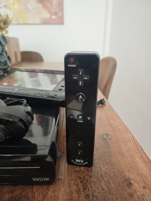 Consola Wii U com comando e jogos