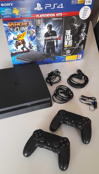 Playstation 4 (PS4) Slim 1T - Com caixa original e 2 comandos em Loulé